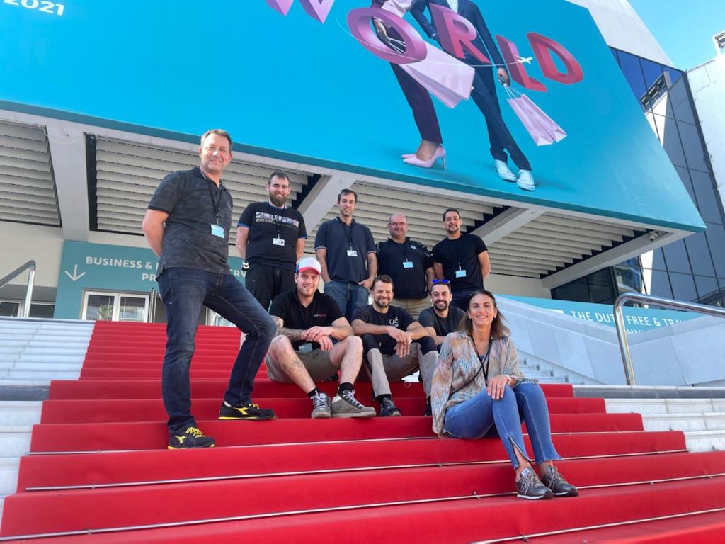 Recrutement 1 LAS-DECORS-Equipe-Cannes.jpg