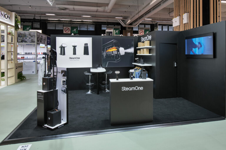 Agenda 12 SteamOne STAND PHOTO